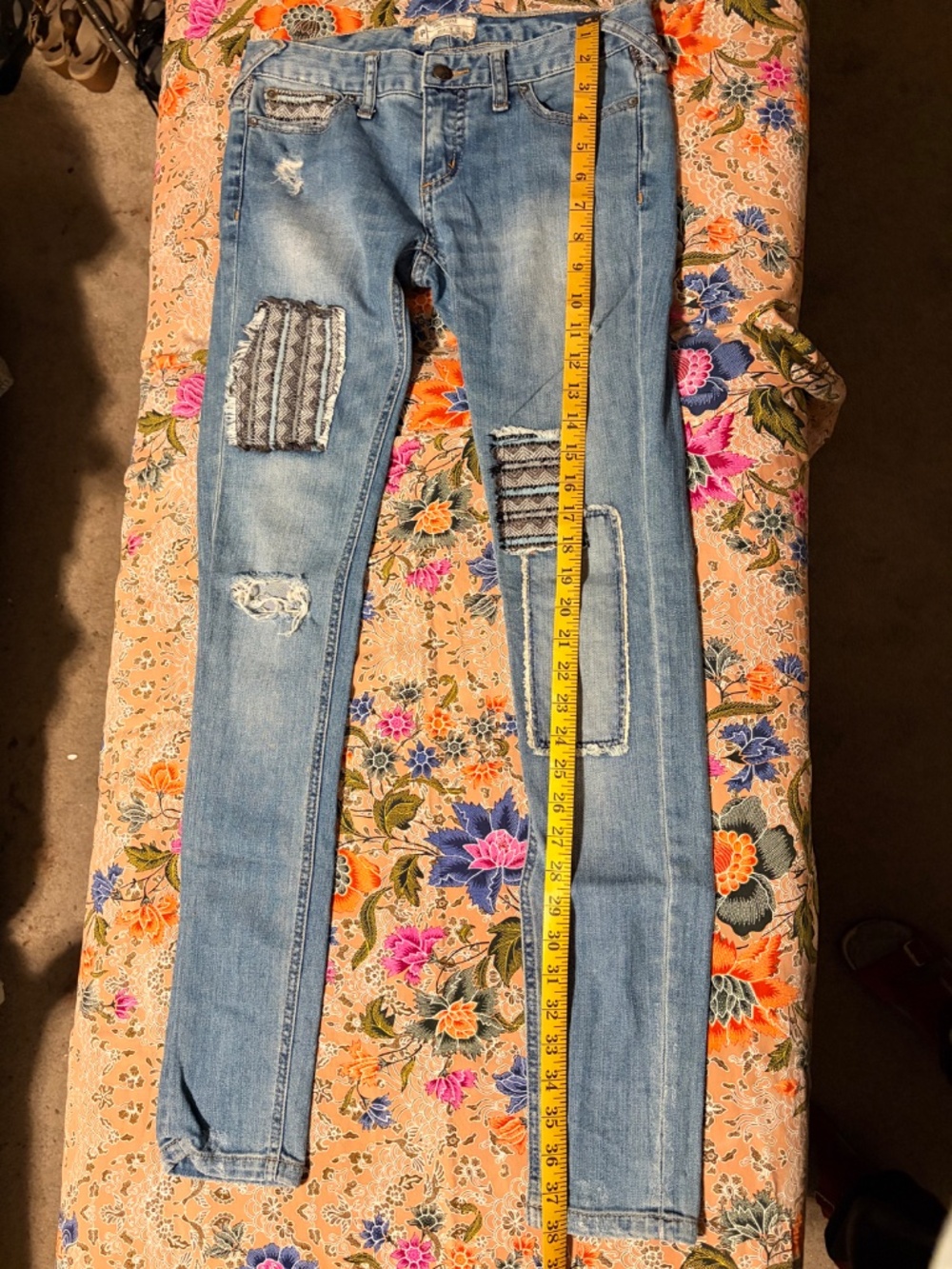 Free People patched distressed jeans size 24 - Picture 7 of 8